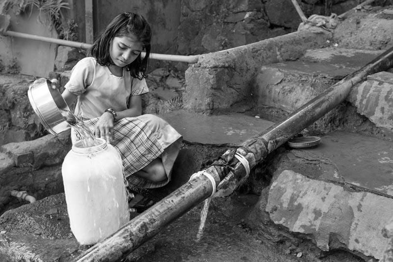 Human Right to Water in Mumbai - Collecting water from a leakage